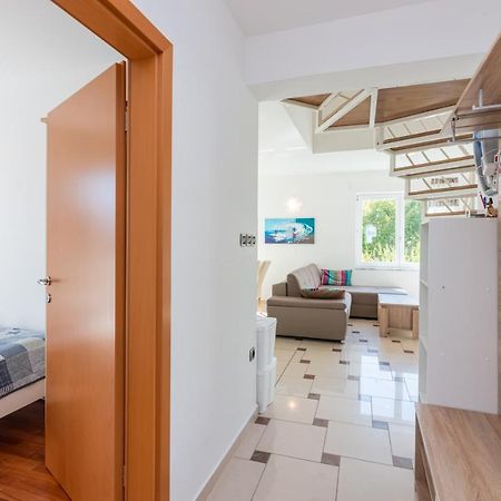 Beautiful Apartment Lovorka 6 , Baska, Krk Kültér fotó