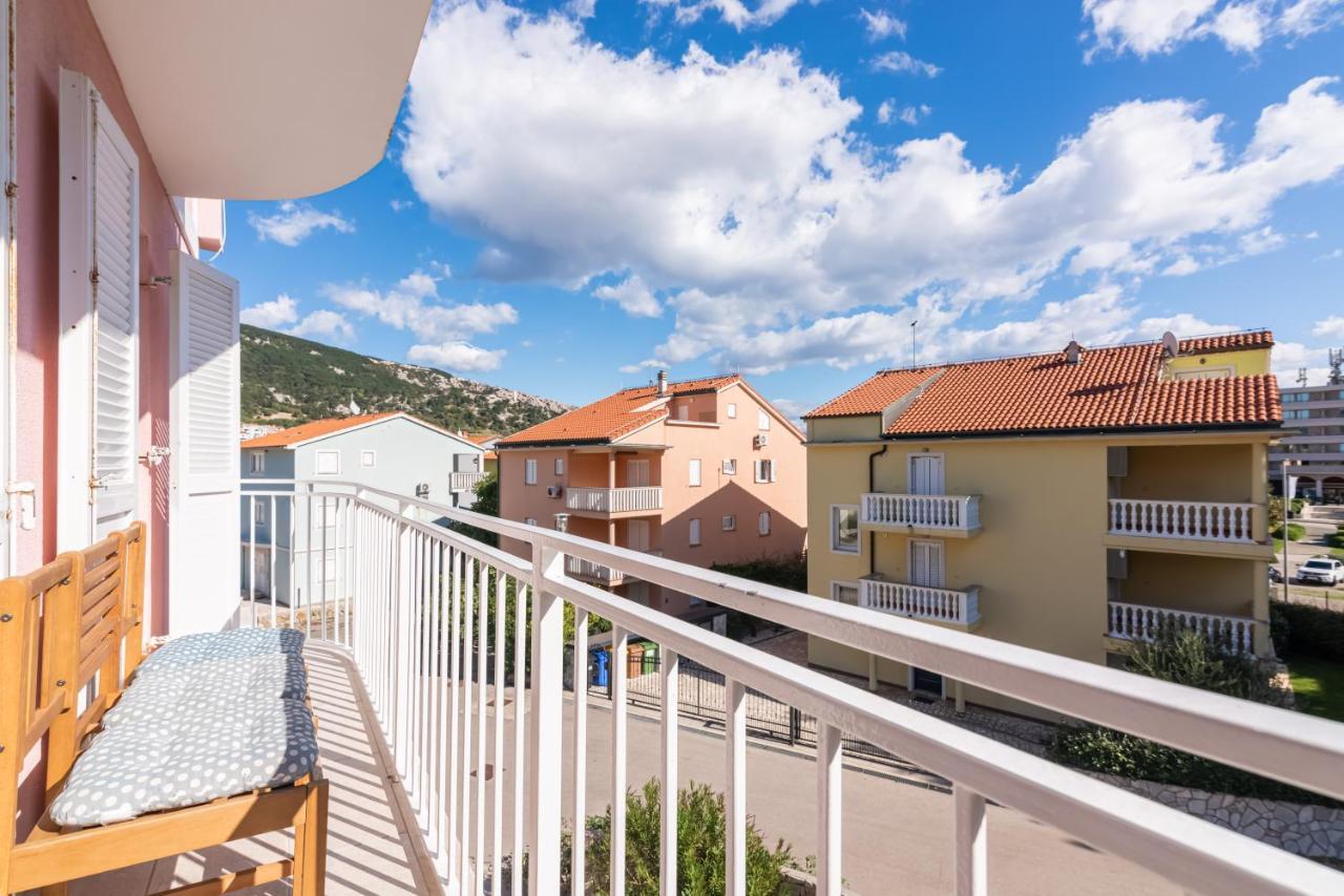 Beautiful Apartment Lovorka 6 , Baska, Krk Kültér fotó