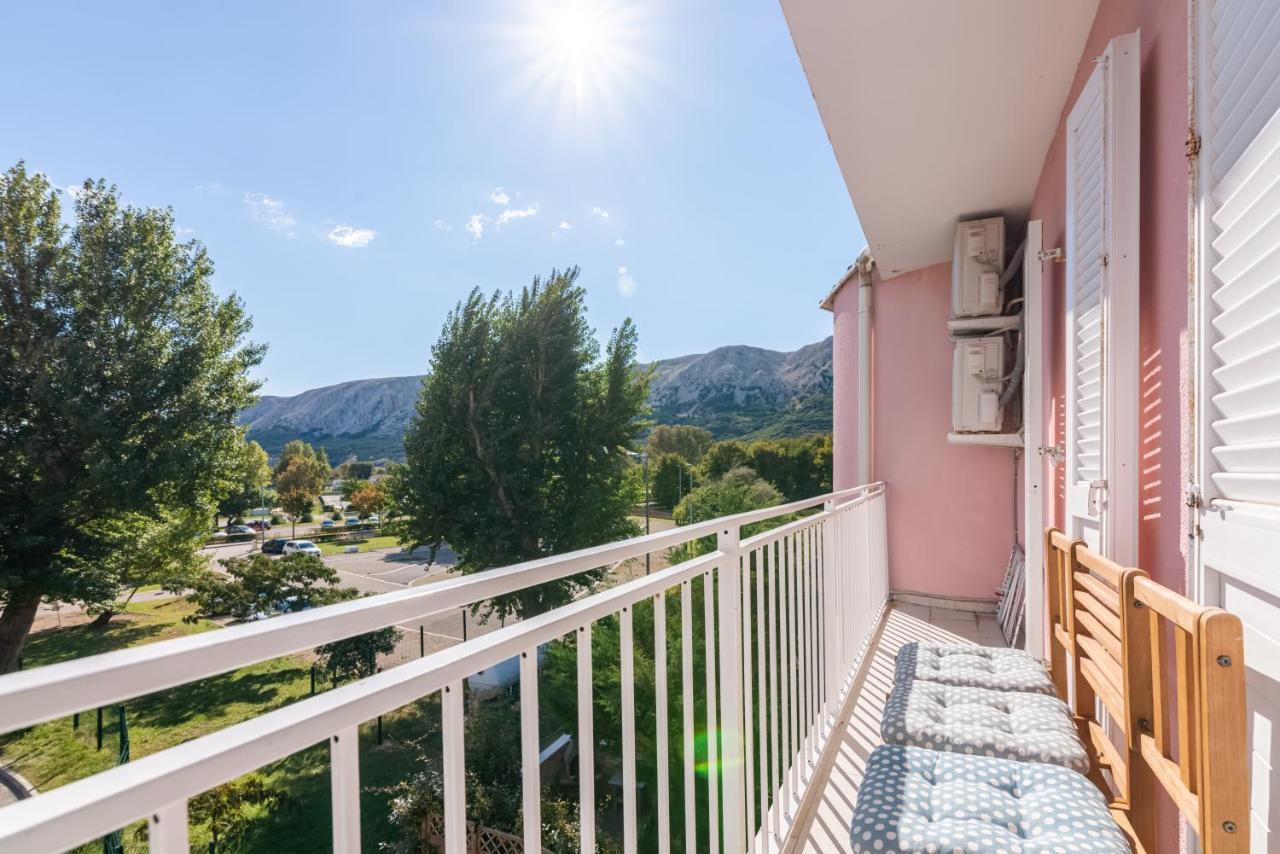 Beautiful Apartment Lovorka 6 , Baska, Krk Kültér fotó