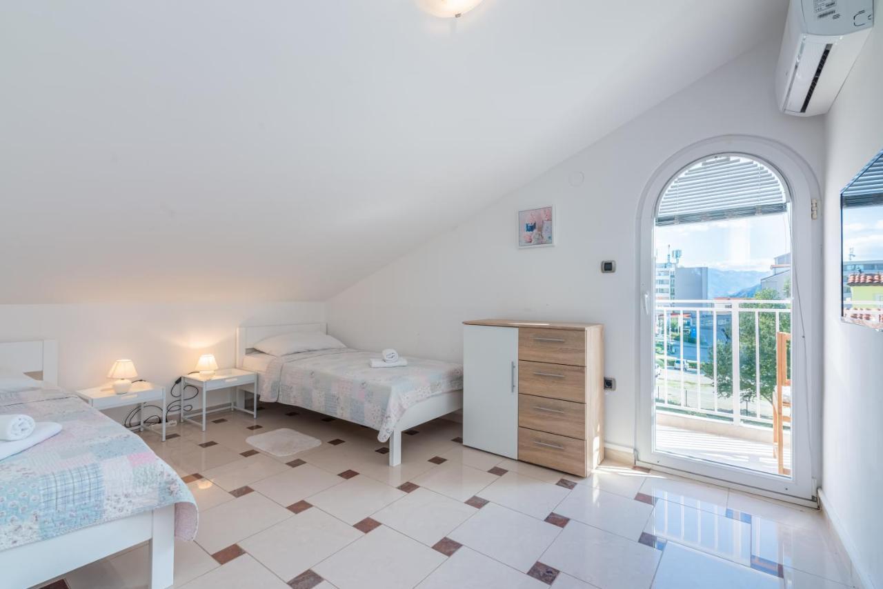 Beautiful Apartment Lovorka 6 , Baska, Krk Kültér fotó