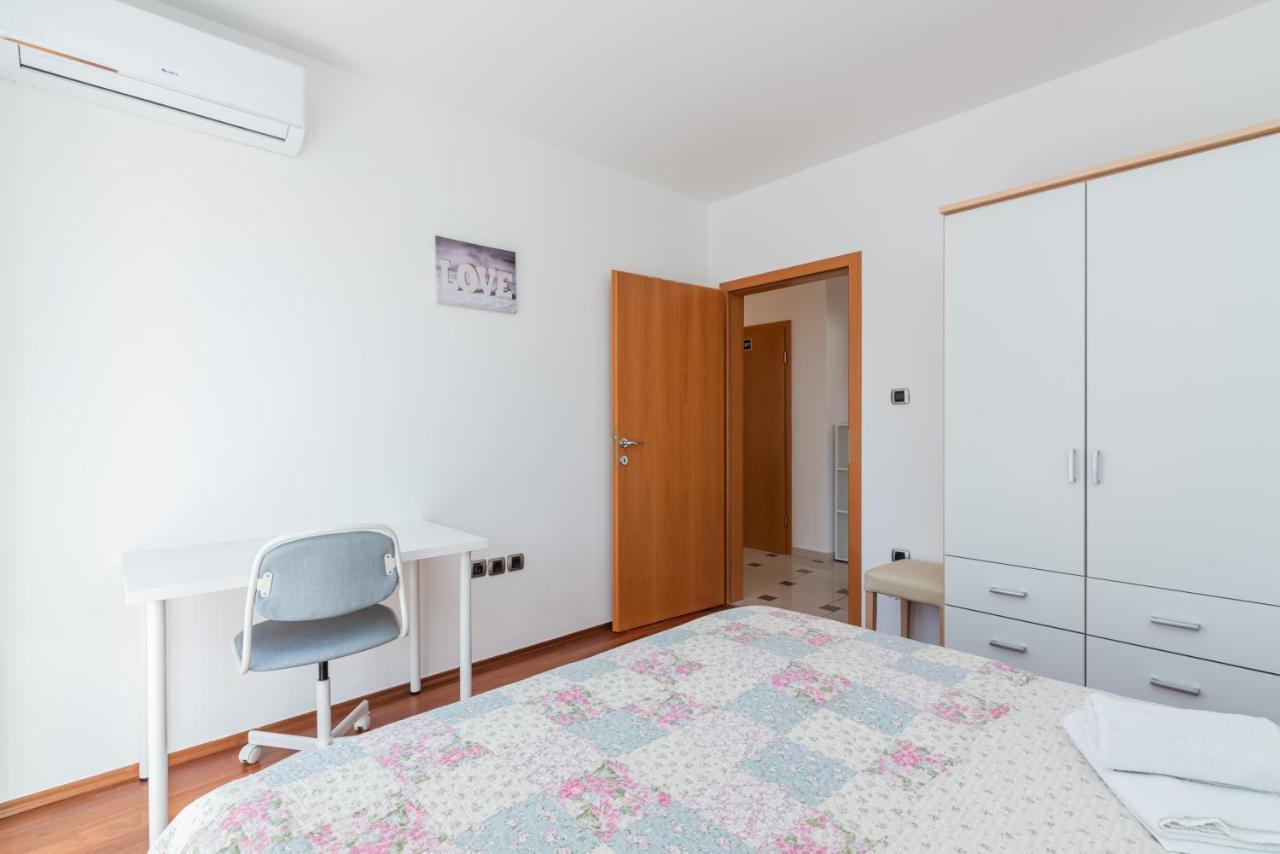 Beautiful Apartment Lovorka 6 , Baska, Krk Kültér fotó