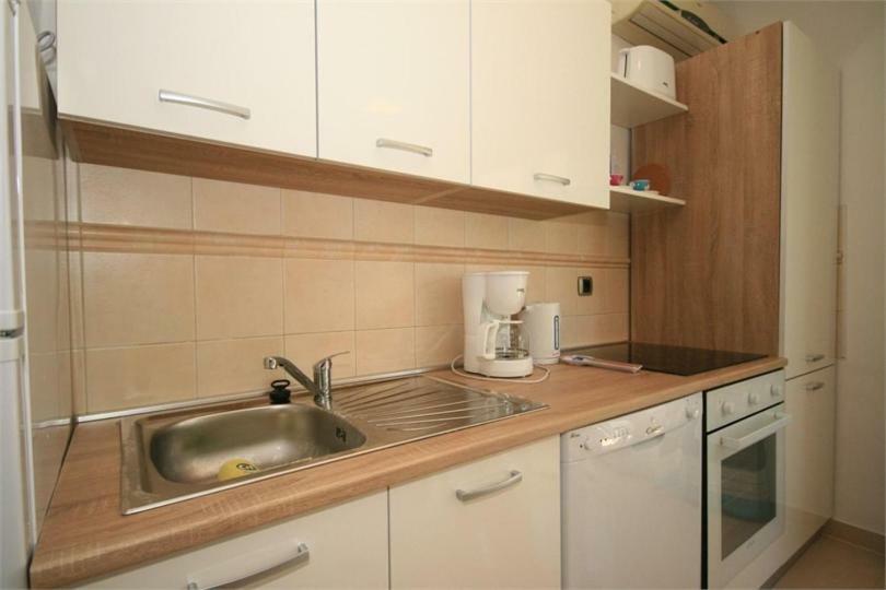 Beautiful Apartment Lovorka 6 , Baska, Krk Kültér fotó