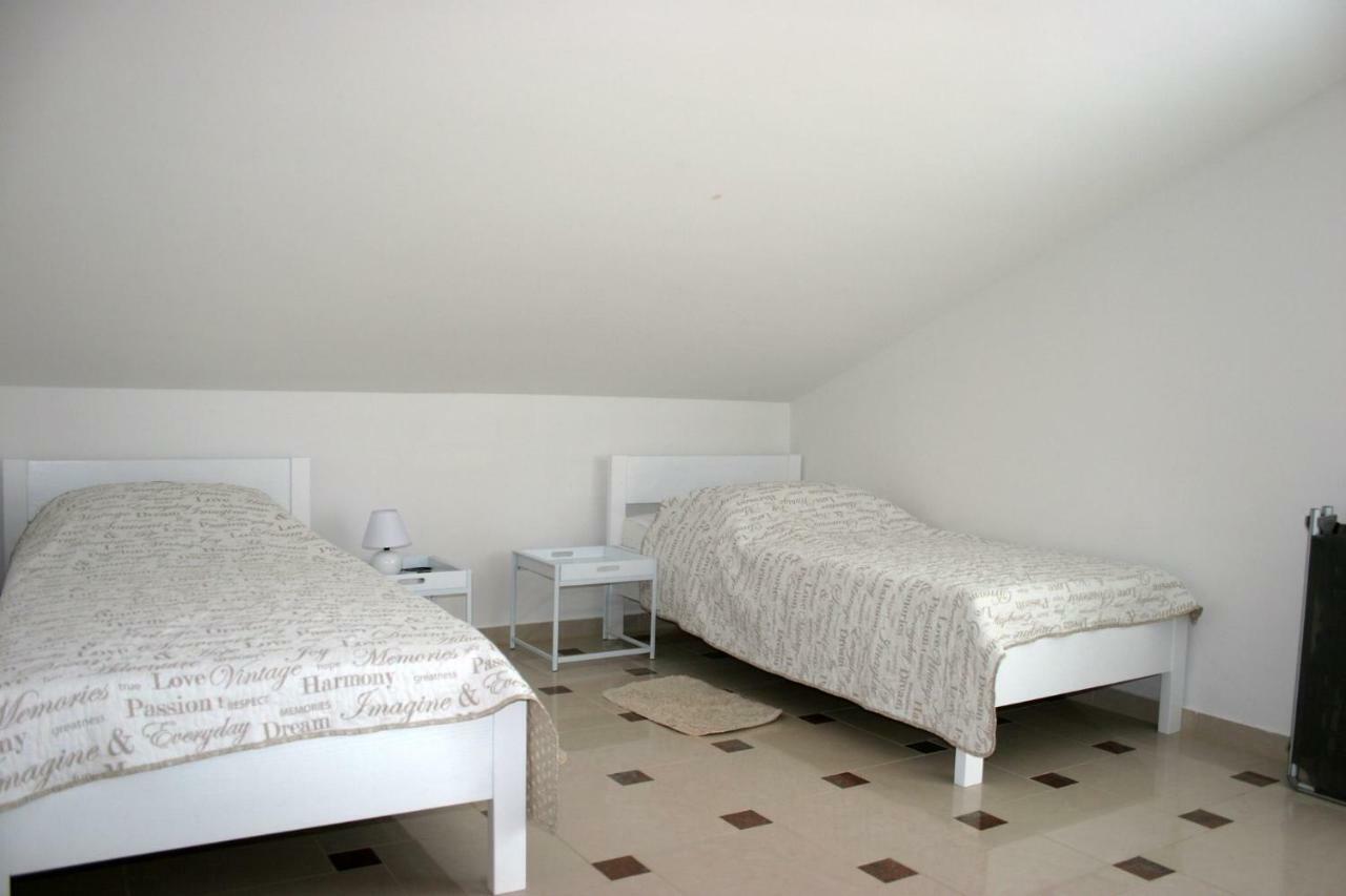 Beautiful Apartment Lovorka 6 , Baska, Krk Kültér fotó